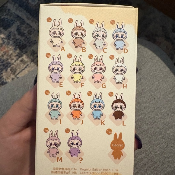 Labubu Pin For Love (E) - Picture 3 of 3